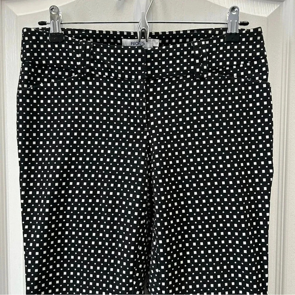 Ricki's Slim Fit Cropped Ankle Pants Slant Pocket Stretch Fit Black White Size 2 - Picture 5 of 16